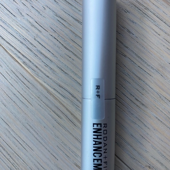 Rodan + Fields Lash Boost in White Packaging - Picture 3 of 7